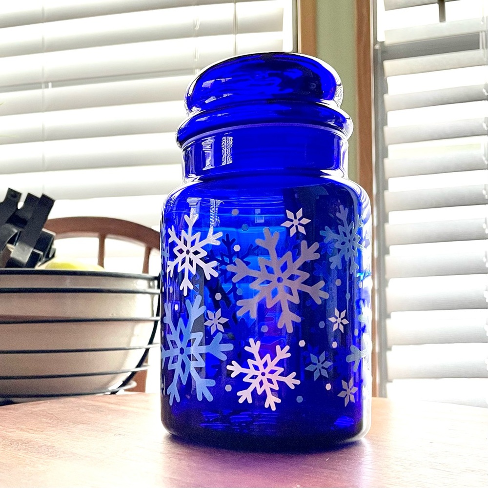 *VINTAGE* Libbey Glass Holiday Canister w/Lid - Decorated Blue Snowflakes - 7”